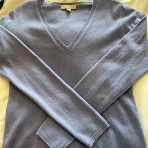 Max Mara 100% cashmere light periwinkle v neck sweater